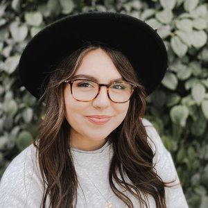 Meet your Posher, Madelynn